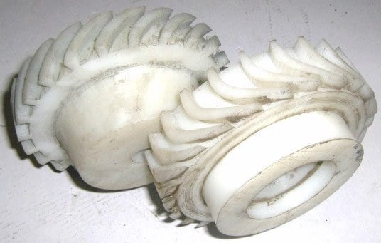 Turbine running and fixed impellers