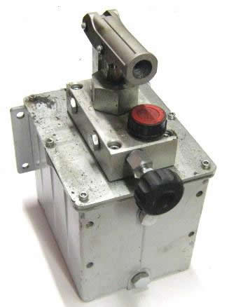 Hydraulic hand pump